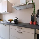 شقة At In - Center